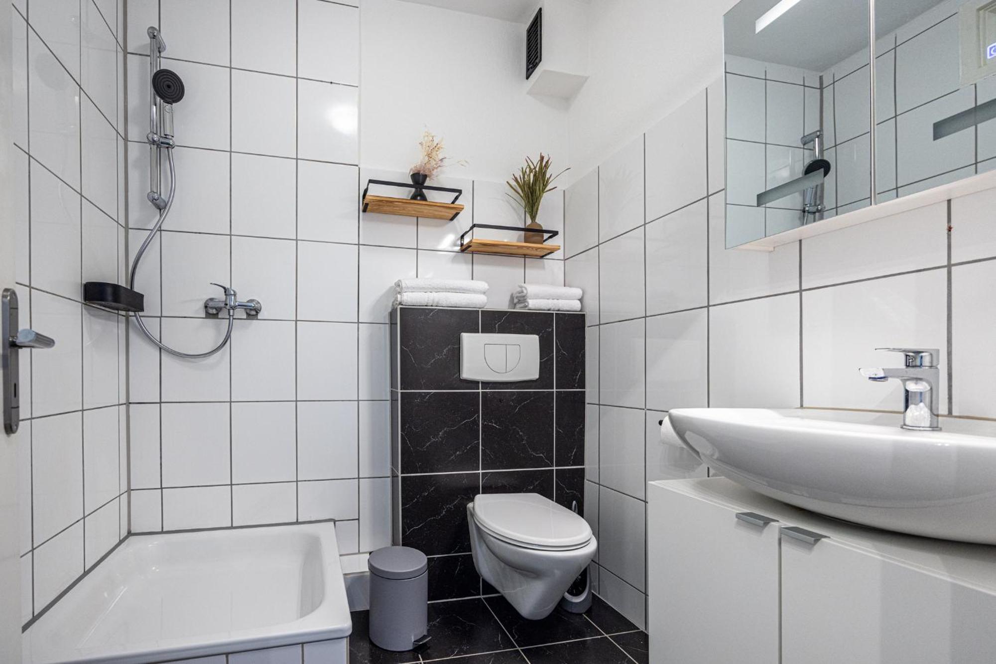 Have-A-Nice-Stay - Nahe Bahnhof Ahrensburg - 20 Minuten Nach Hamburg - Trotzdem Ruhig Gelegen - 6 Minuten Zu Fuss Ins Zentrum Ahrensburg - Modern Eingerichtet Bagian luar foto
